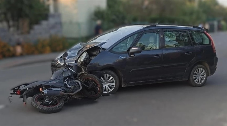 У Городку внаслідок ДТП постраждав мотоцикліст: поліція розпочала розслідування