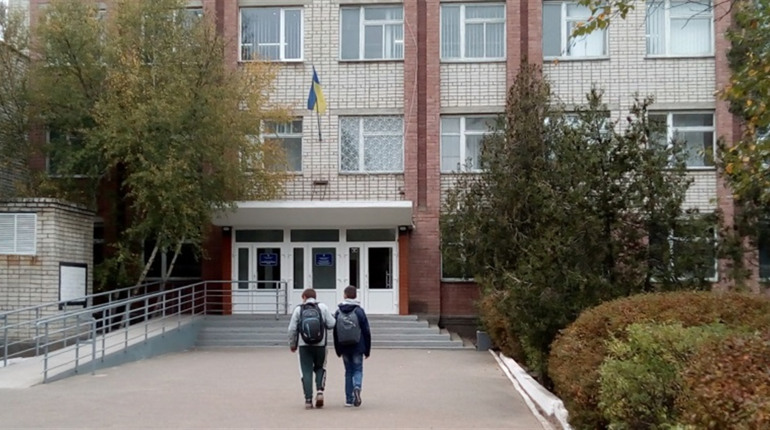 У ролі вчителів - прибиральниці і сторожі: як працює єдина окупаційна школа в Новій Каховці