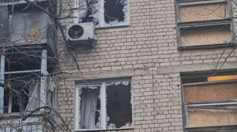 Обстріли Херсонщини: 2 загиблих, 10 поранених, пошкоджені будинки й транспорт протягом доби