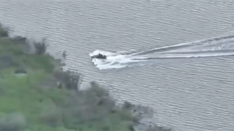 На Херсонщині прикордонники знищили водний скутер з окупантами (відео)