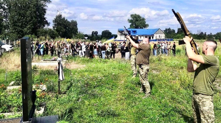 У Глухові поховали військового Ігоря Коробова, серце якого зупинилося у Харківській лікарні