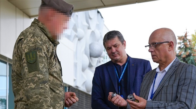«Шкіпер» прийняв від южноукраїнських атомників піксельний кейс з новим обладнанням