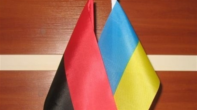 Чому дві Міс «Голосу народу» в барву українських прапорів вдяглися