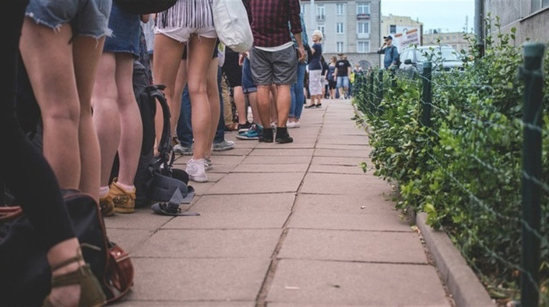 Талони та гуманітарна допомога: що та коли можуть отримати переселенці в Смілі