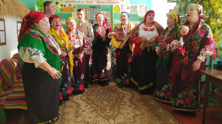 Символ колективу — "бабограйка". На Городоччині є свій Лісапетний батальйон (ВІДЕО)