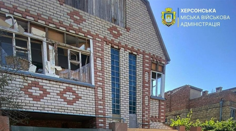 На Херсонщині армія рф завдала ударів по критичній та соціальній інфраструктурі, житлових кварталах