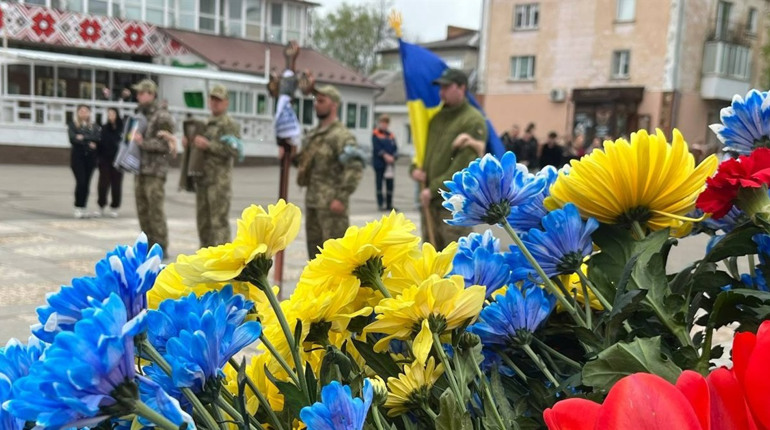 Первомайськ попрощався із захисником України Олександром Дудником