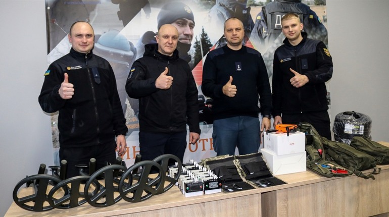 Рятувальникам Черкащини передали нове обладнання для розмінування звільнених територій