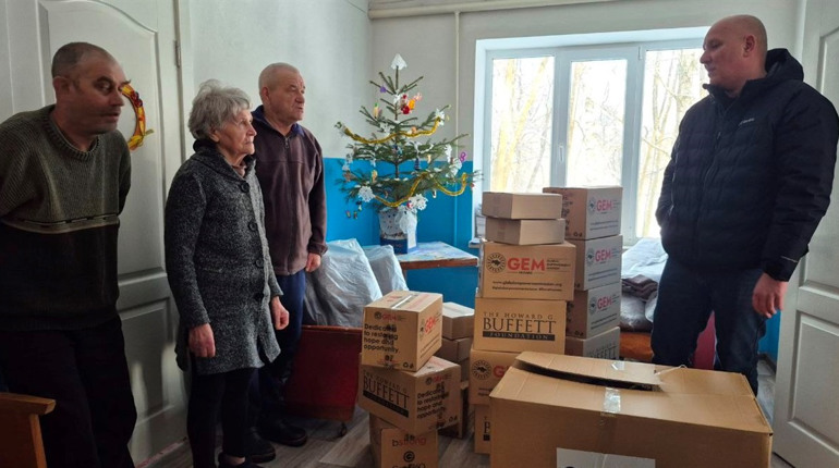 Енергонезалежність та затишок: переселенці у Чапліївці отримали генератор та гуманітарну допомогу