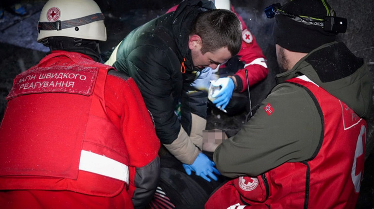 Нічна атака дронів по Одесі: загинув чоловік, пошкоджені десятки квартир