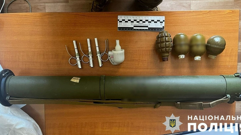 На Херсонщині викрили торговця зброєю та боєприпасами, які збирав на покинутих позиціях окупантів