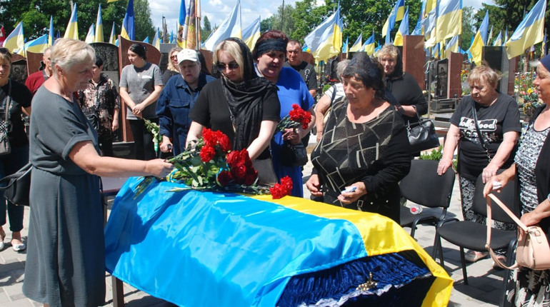 До останнього подиху вірний присязі: Шостка схилила голови в жалобі за воїном Ігорем Мельником