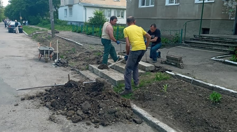 За благоустрій біля будинку дрогобичани мають сплатити 40% вартості: у міськраді затвердили програму