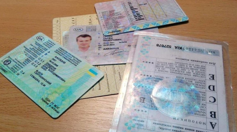 У Славутському ЦНАПі почали видавати посвідчення водія нового зразка
