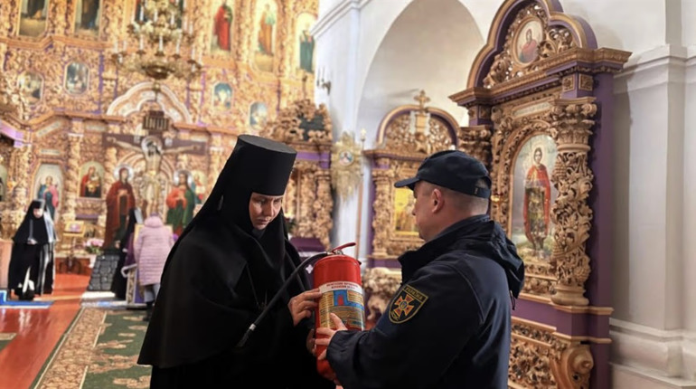 Великдень без ризиків: рятувальники перевіряють храми на Полтавщині