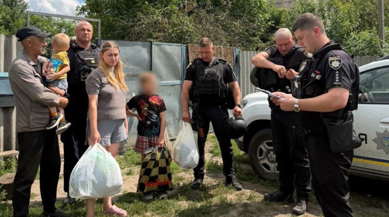 Дітей забрали з-під загрози: на Куп’янщині примусово евакуювали сім’ю