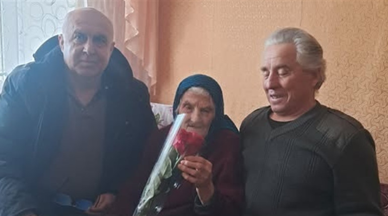 Життя довжиною у століття: жителька Старокостянтинівської громади відзначила 102-й день народження