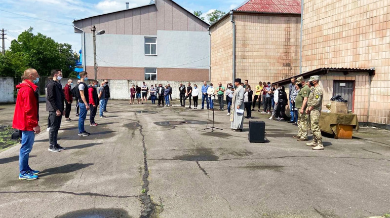 Перших призовників з Володимирецького району відправили до війська