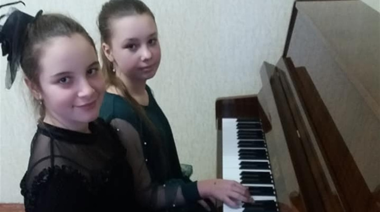 Новоградський дует піаністок переміг на музичному конкурсі