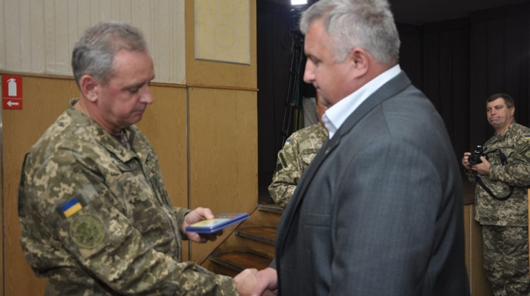 Ті, хто рятував Україну: історія мецената із Сарн увійшла в книгу про волонтерів