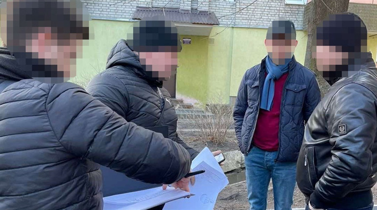 35-річного червоноградця звинувачують у розкраданні коштів, виділених на ремонт спортшколи у Львові