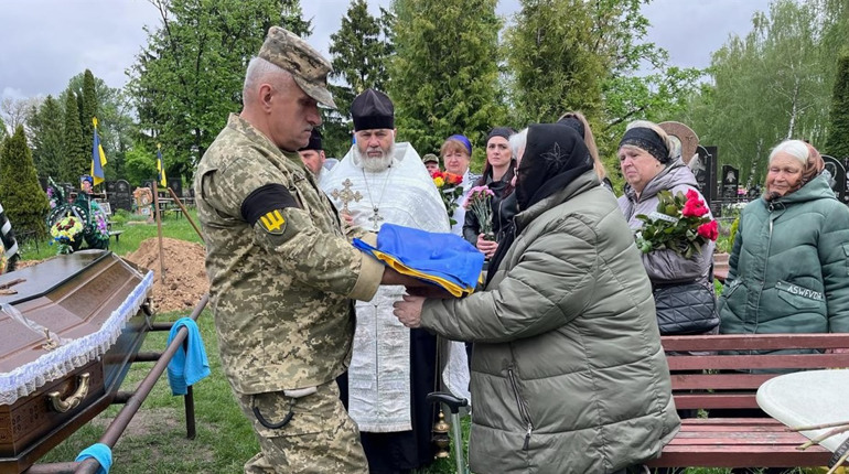 Менська громада попрощалася із Сергієм Патлатовим, який понад рік вважався зниклим безвісти