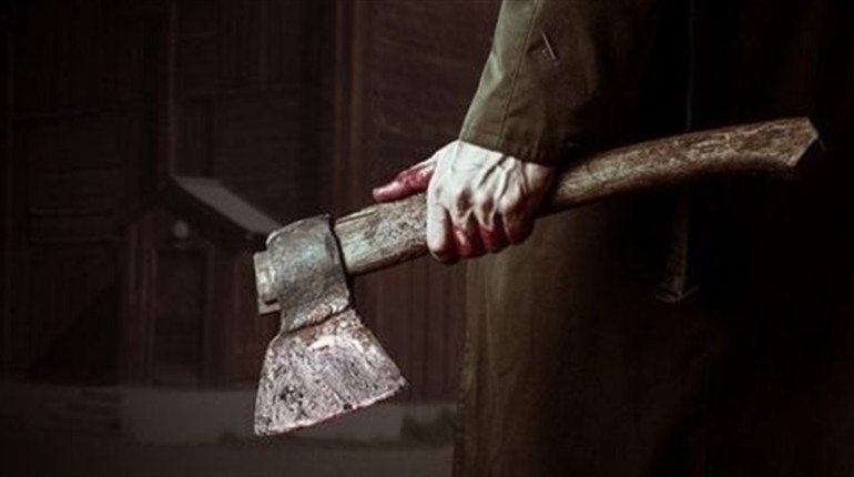 Жахливе вбивство на Житомирщині: розчленував тіло матері сокирою, коли вона була ще живою