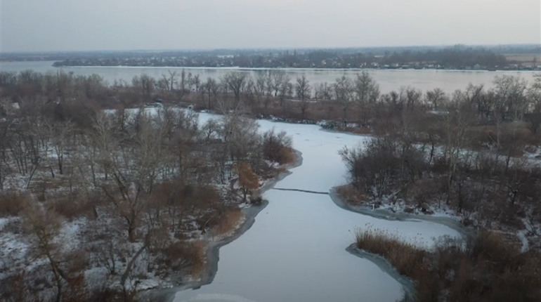 Політаємо над Херсоном? Вкриті кригою водойми та чарівні краєвиди (ВІДЕО)