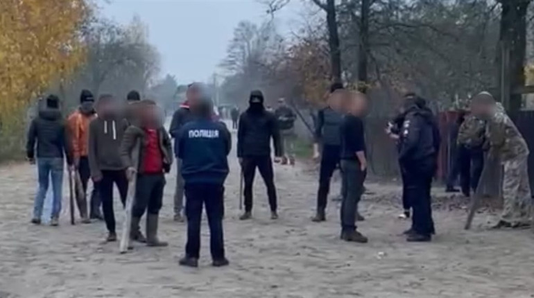З металевими прутами й битами: розкрили деталі масової бійки на Дубровичині
