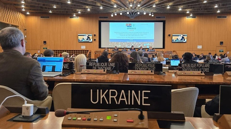 На саміті в Парижі озвучили кількість викрадених росіянами експонатів у херсонських музеях