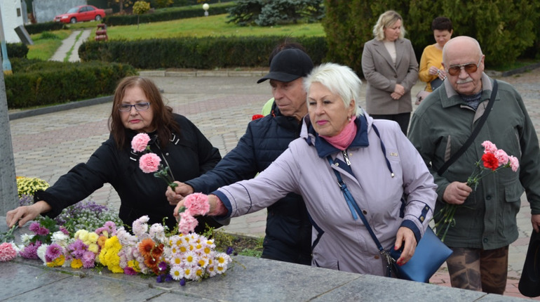 В Южноукраїнську 78 річницю визволення України відзначили зустріччю в музеї та покладанням квітів