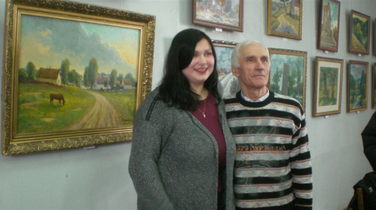 Художник з Новокаховської громади Валерій Івченко представив свої картини на Хмельниччині
