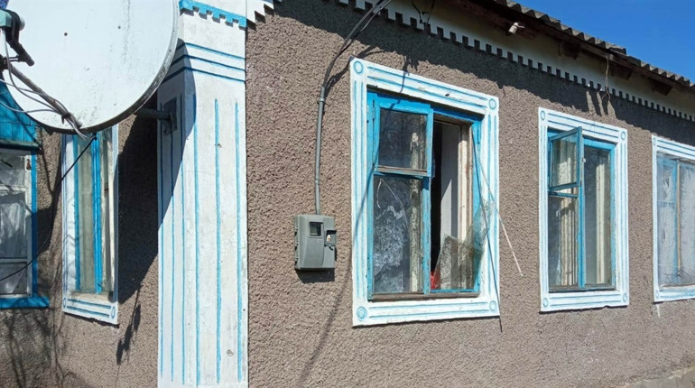 На Херсонщині армія рф завдає ударів по житловим будинкам та цивільним автівкам
