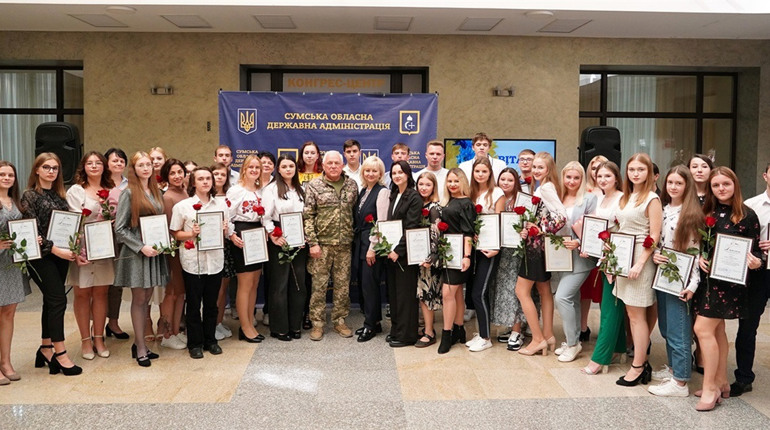Шістьох обдарованих студентів із Глухова відзначили стипендією голови ОДА. Кого саме?