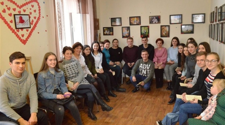 Молодіжна рада запрошує до дискусійного клубу: учасники озвучуватимуть риси крутого татка 