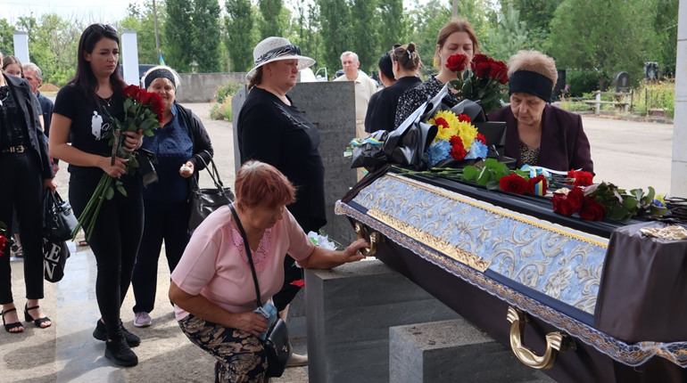 У Південноукраїнську попрощалися із 44-річним солдатом Романом Кліщенком