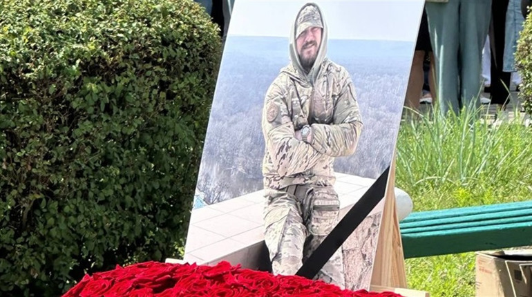 Не висихають сльози матерів, вдів, дітей... Нетішин віддав шану Герою Сергію Забарі