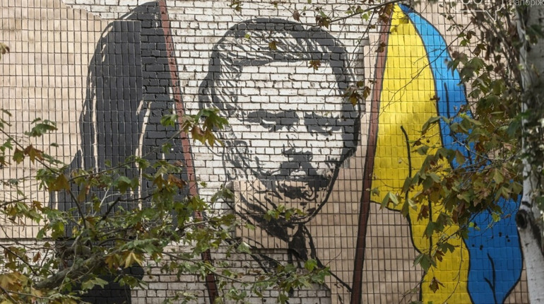 У Запоріжжі створили патріотичний мурал із зображенням Нестора Махна