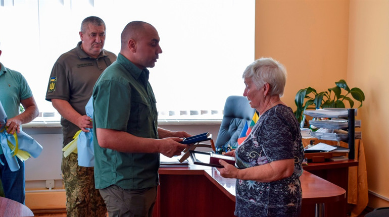 Полеглого захисника із Сатанівської громади Руслана Півхлопка відзначили двома нагородами