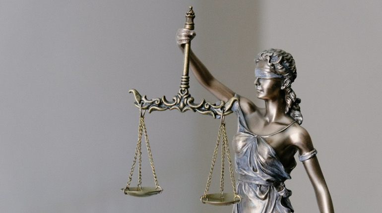 В Умані чоловіка підозрюють у десяти фактах шахрайства