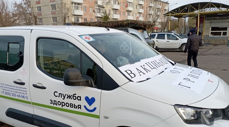 На Луганщині окупанти почали вакцинацію від грипу та ковіду. Як роблять заштрики місцевим жителям