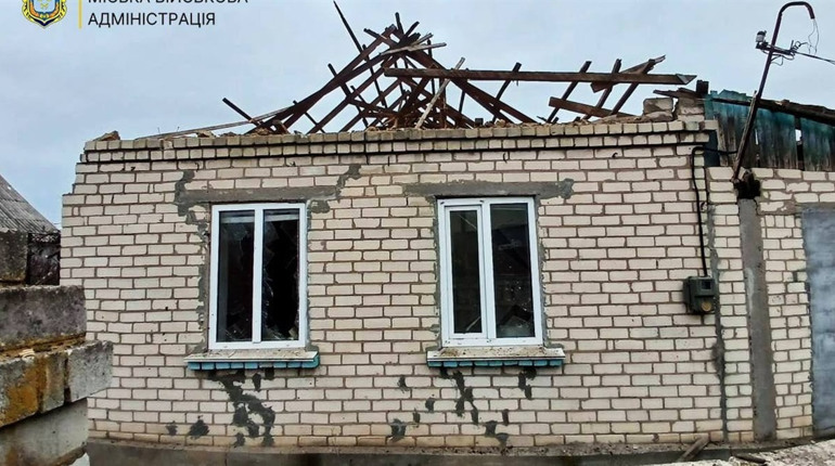 На Херсонщині окупанти завдали ударів по критичній та соціальній інфраструктурі, житлових будинках