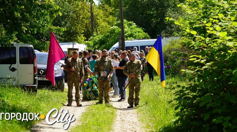 У Великій Яромирці попрощалися із Олександром Польовим: тепер йому назавжди 31