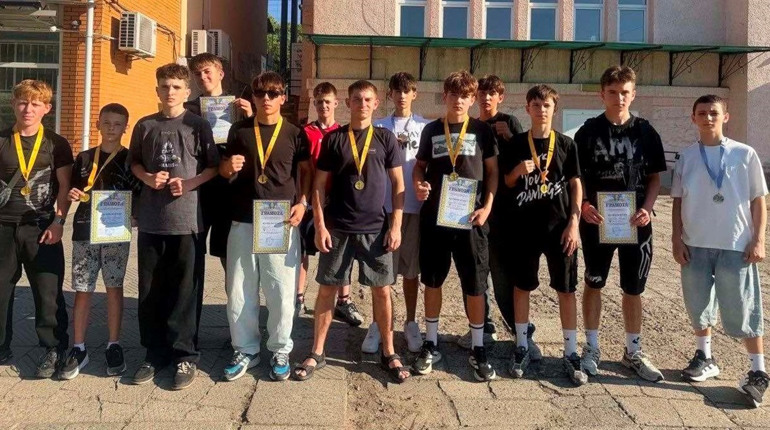 8 золотих, 5 срібних медалей. Підсумки виїзних змагань для первомайських боксерів
