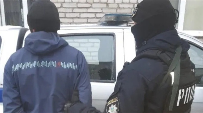 У Городку затримали двох чоловіків з речовиною, схожою на наркотики