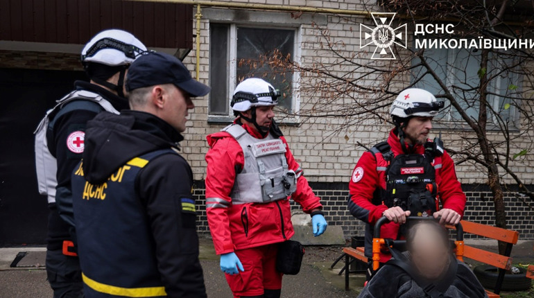 У Миколаєві «Шахед» впав на дах будинку, але не вибухнув. Рятувальники евакуювали мешканців