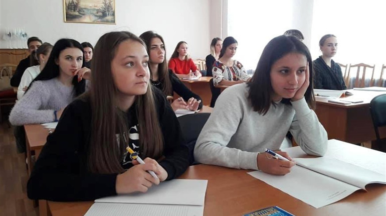 Радіодиктант, дійсно, об'єднує - тому що є що обговорити і чим пишатися українцям