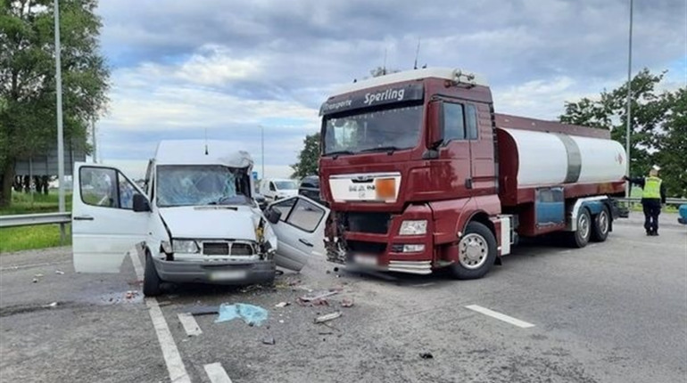 На трасі Київ-Одеса біля Калинівки сталася аварія. Постраждали п’ятеро людей