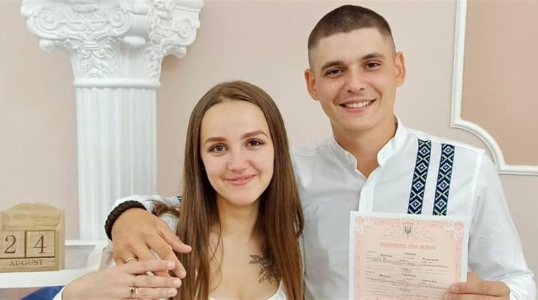Весільний бум на День Незалежності: в Україні одружились 392 пари, серед них військові з Дрогобича