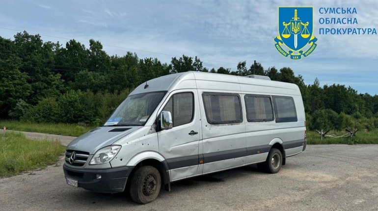 Ворог 14 червня атакували FPV-дроном соціальний автобус з 20 цивільними в Шосткинському районі